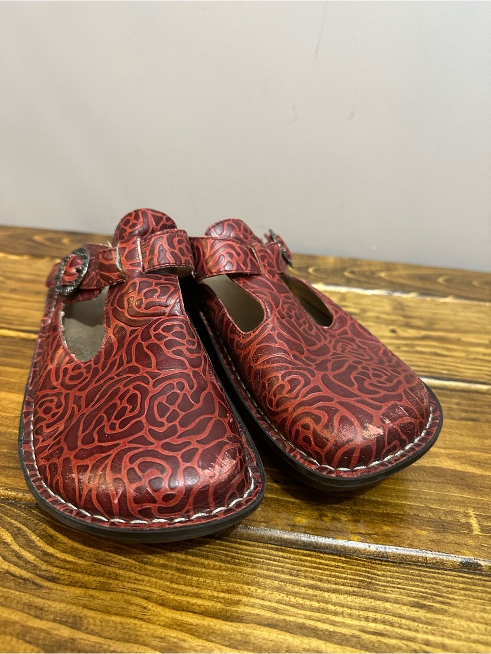 Alegria Classic Clogs Womens 39 US8.5 Red Embossed Comfort Slip On Shoes ALG534 - Picture 5 of 9